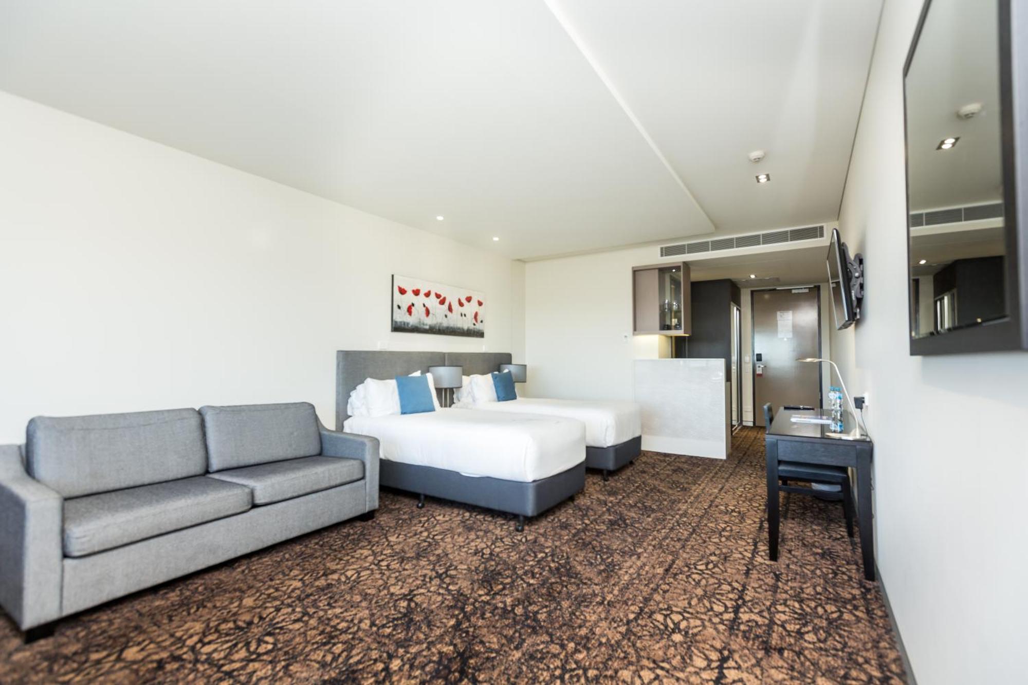 Calamvale Hotel Suites And Conference Centre Brisbane Exterior photo